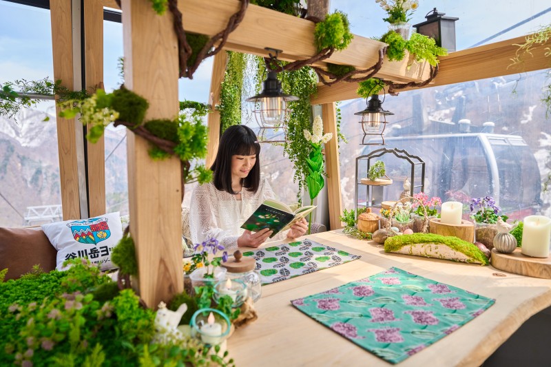 空飛ぶ植物園のように空中遊覧しながら希少な花々を鑑賞 「ボタニカル
